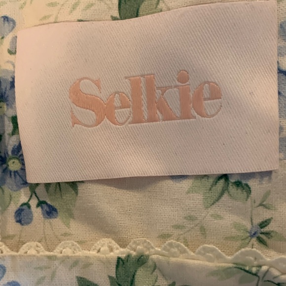 La Belle Etoile French Puff Selkie Blue and Pink Floral Midi Dress - Picture 2 of 9